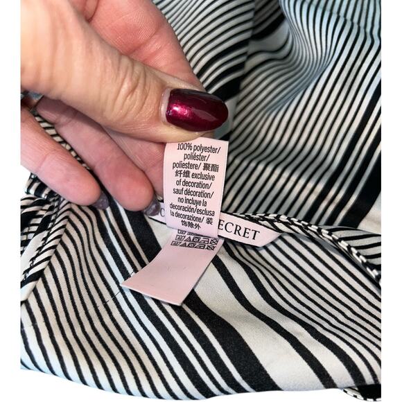 NWOT Victoria Secret Camisole Tank Top Sleepwear Stripe Black White Satin Medium - Picture 4 of 6